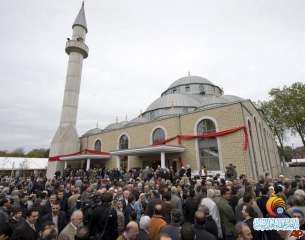 السلطات الألمانية تغلق مسجدا وجمعية بدعوى دعم داعش