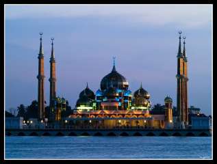 بريطانيا: المسجد يقدم الوجبات الساخنة للفقراء في لندن