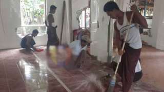 شباب مسلمون يعيدون ترميم مسجد هدمه البوذيون في بورم
