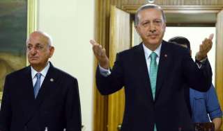 أردوغان يثني على دور المخابرات ويطمئن بشأن الاقتصاد