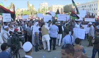 مظاهرات ليبية منددة وطرابلس تستدعي سفير فرنسا