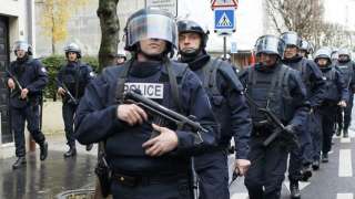 الشرطة الفرنسية تنهي عملية احتجاز رهائن بكنيسة.. ومقتل الكاهن ذبحًا