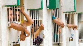 400 أسير فلسطيني يضربون عن الطعام بسجون الاحتلال