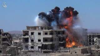 نظام الأسد يقصف داريا المحاصرة بالنابالم والبراميل المتفجرة