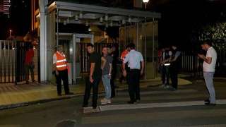 أتراك يقتحمون القنصلية ”الإسرائلية” احتجاجا على القصف الجوي على غزة