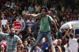مصر | السيسي يعترف بوجود شباب معتقلين بدون اتهام و يتعهد بمراجعة قانون التظاهر والاعتقالات
