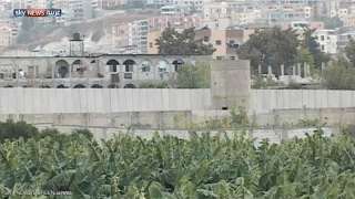 لبنان توقف بناء الجدار الإسمنتي حول مخيم عين الحلوة