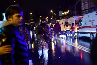 عمل ارهابي يوقع 39 قتيلا في اسطنبول والمهاجم لا يزال ملاحقا