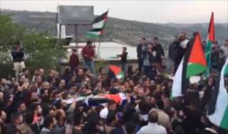 فلسطين : المئات يشيعون الشهيد الأعرج قرب بيت لحم
