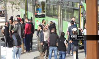 سوريا : الدفعة الثامنة من المهجرين تغادر حي الوعر بحمص