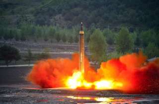 كوريا الشمالية تعلن انها اختبرت صاروخا جديدا يمكنه نقل شحنة نووية