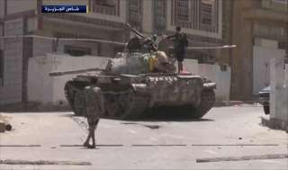 اليمن | الجيش يهاجم القصر وينتزع معسكر التشريفات بتعز