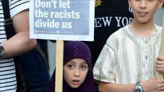 مسلمو بريطانيا يخشون ”مستقبلا قاتما” مع تصاعد جرائم الكراهية