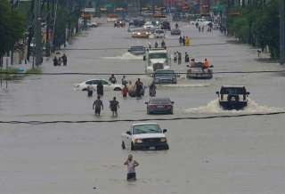 أمريكا | مراكز الايواء في هيوستن تغص بالفارين ولويزيانا تستعد للإعصار