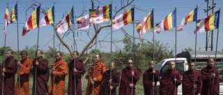 ميانمار : 300 راهب بوذي يهاجمون قافلة إغاثية شرقي أراكان