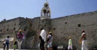 الفنان البريطاني بانكسي ينظم ”حفل اعتذار” للفلسطينيين في الذكرى المئوية لوعد بلفور