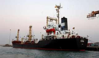 اليمن : سفينة مساعدات ثانية ترسو بالحديدة بموافقة التحالف