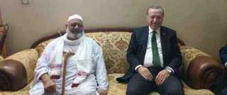 تناول العشاء معه في بيته وتربطه به علاقة تاريخية.. من هو الرجل الذي زاره أردوغان في السودان؟