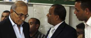 مصر : نيويورك تايمز تكشف السبب الحقيقي للانسحاب المفاجئ لشفيق من سباق الرئاسة المصرية