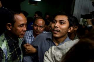 بورما توجه الى صحافيين اثنين في رويترز تهمة انتهاك ”اسرار الدولة”