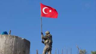 رفع العلم التركي وعلم الثورة السورية على جبل ”برصايا” الاستراتيجي