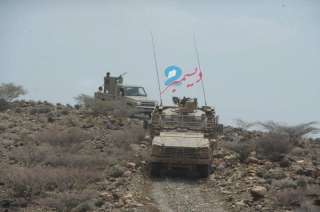 اليمن | قوات طارق صالح تسيطر على جميع المرتفعات المحيطة بمعسكر خالد