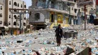 اليمن | اشتباكات مسلحة امام مبنى محافظة تعز وسقوط قتلى وجرحى