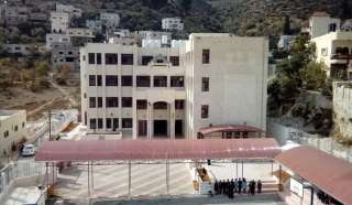 سلطات الاحتلال تُوقف البناء في مدرسة فلسطينية قرب جنين
