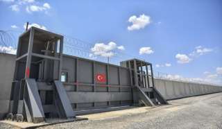 تركيا تستكمل بناء جدار أمني على الحدود مع سورية