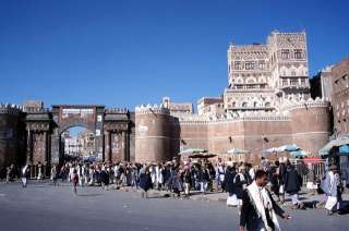 اليمن | اشتباكات بين جنود ومليشيات الحوثي بالعاصمة صنعاء