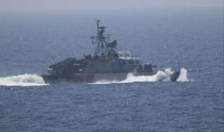 إيران تختبر صاروخا مضادا للسفن بمضيق هرمز.. رسالة لمن؟