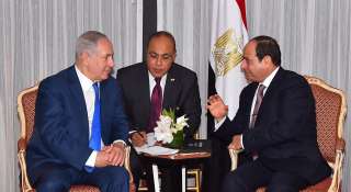 مصر تمنح إسرائيل حصة في أكبر معاملها لتصدير النفط بدون أن تدفع دولارا واحدا.. ما هو المقابل؟