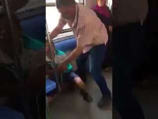 طفل مصري يتعرض لضرب ”وحشي” على يد الشرطة (شاهد)
