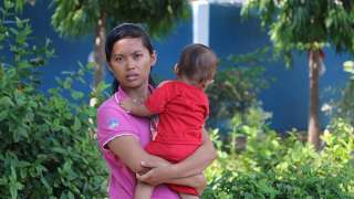 بعد كارثة تسونامي.. إندونيسيون يبحثون عن أطفالهم المفقودين