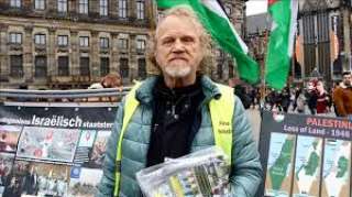 شاهد : ناشط هولندي يتظاهر بمفرده ضد إسرائيل منذ أعوام