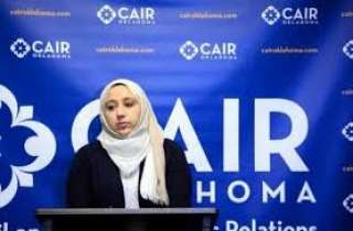 أمريكية مسلمة تتعرض للاعتداء أمام أولادها بسبب الحجاب