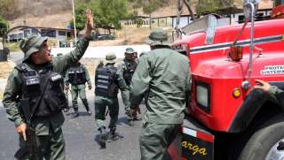 فنزويلا | مادورو يغلق الحدود مع البرازيل وغوايدو بكولومبيا لإدخال المساعدات