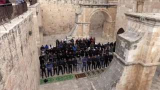 فلسطين | المقدسيون يفتحون مصلى باب الرحمة بالأقصى رغما عن الاحتلال