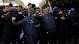 أميركا وأوروبا تدعمان حق التظاهر السلمي في الجزائر