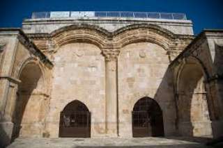 متطرفون يهود يقتحمون باحات الأقصى لتحويل باب الرحمة إلى كنيس