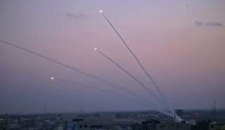 ردا على القصف الإسرائيلي.. صواريخ المقاومة تمطر غلاف غزة وعسقلان