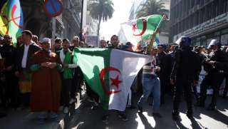 الجزائر | مدير المخابرات يغادر منصبه ومظاهرات بجمعة ما بعد بوتفليقة
