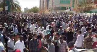 السودان | خمسة قتلى واعتصام متواصل أمام مقر قيادة الجيش