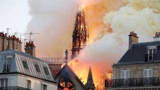فرنسا | حريق مهول يأتي على كاتدرائية نوتردام أحد أشهر معالم باريس