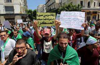 هكذا هتف الجزائريون ضد ”السيسي” بتظاهرات الجمعة