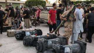 ليبيا.. قوات الوفاق تعثر على أسلحة إماراتية وقوات حفتر تهدد الشركات التركية