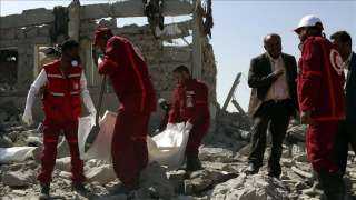 الصليب الأحمر: أكثر من 100 قتيل جراء قصف سجن باليمن