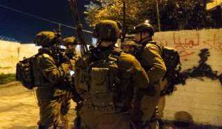 اعتقالات إسرائيلية تطال 8 أسرى محررين من الخليل