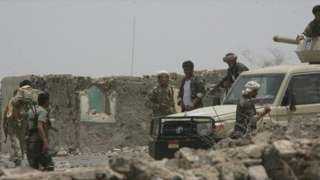 اليمن ... قوات موالية للإمارات تدفع بتعزيزات عسكرية إلى عدن