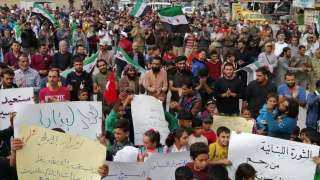سوريا.. نازحو منبج يتظاهرون ضد دخول قوات النظام مدينتهم